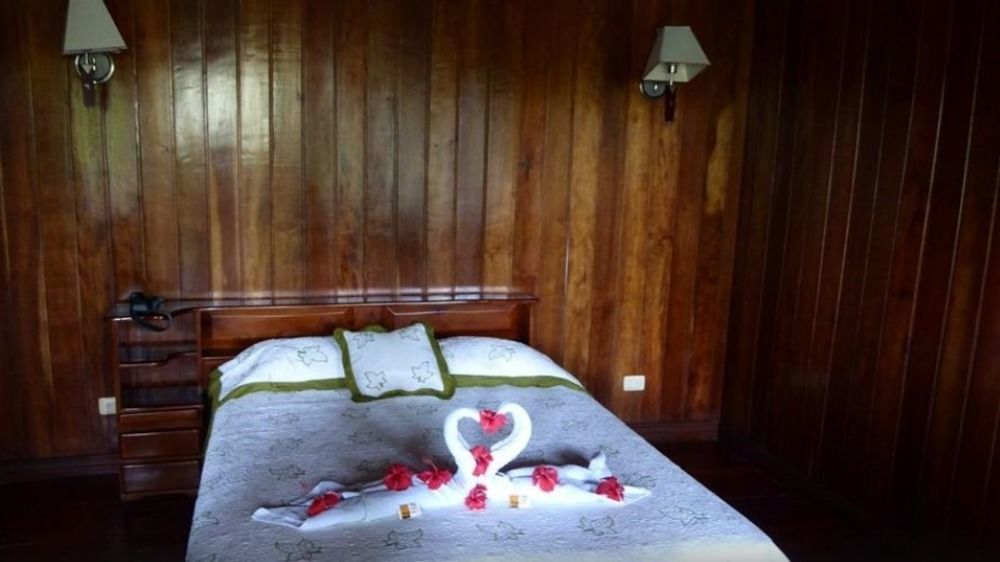 Miss Junies Lodge 토르투게로 외부 사진