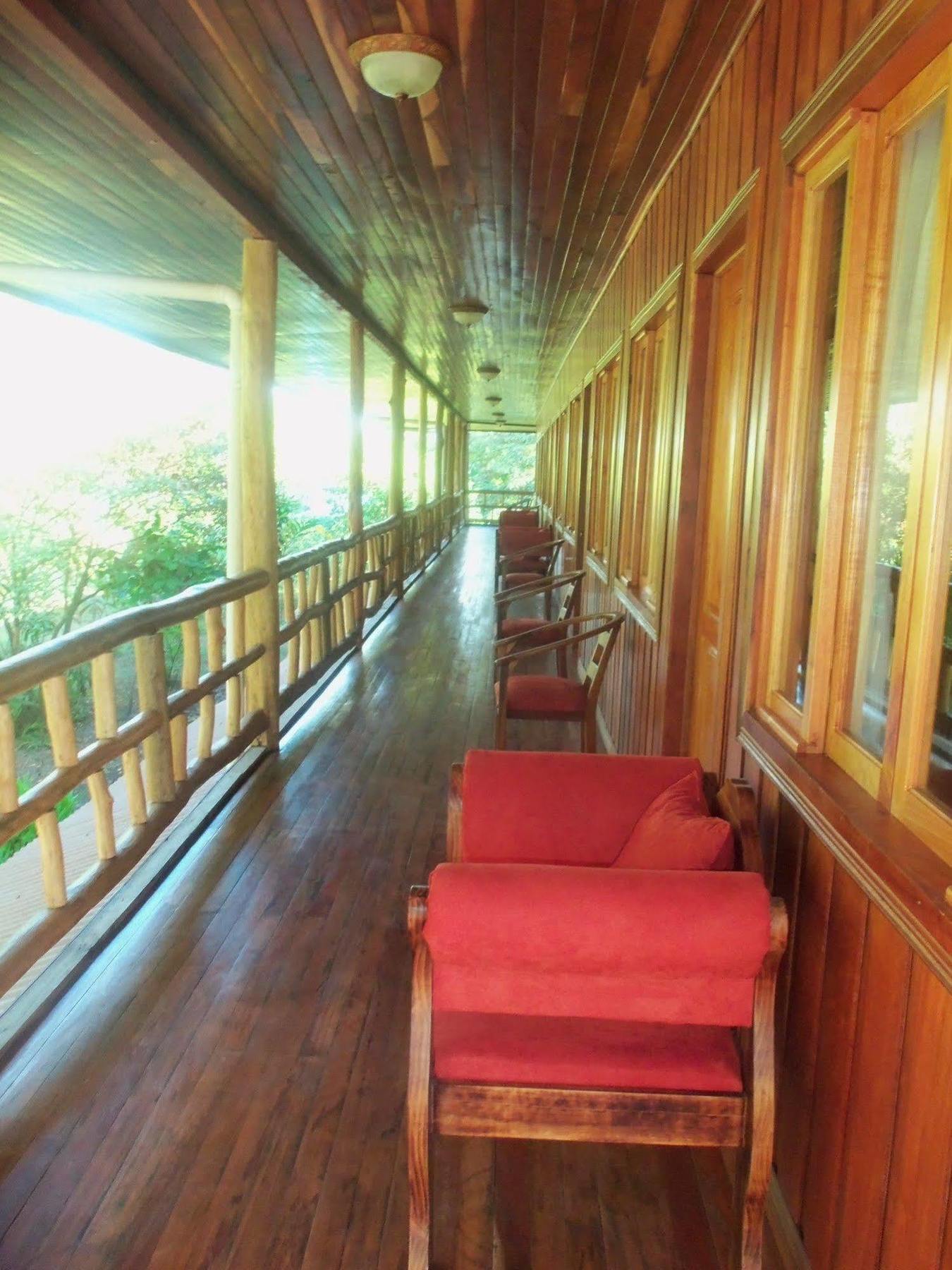 Miss Junies Lodge 토르투게로 외부 사진